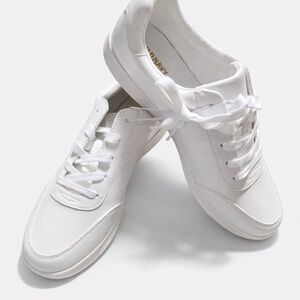 Old Navy White Women's Sneakers